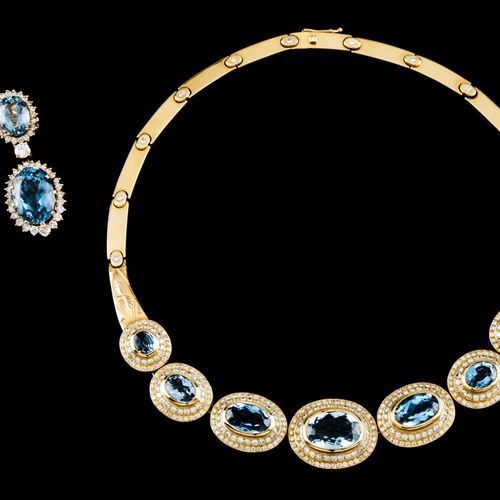 Null A parure
葡萄牙金

项链、一对耳环和手镯

项链上有7颗蓝色托帕石，其中最大的一颗（16x12毫米）和374颗明亮型切割钻石，共计（约7.1&hellip;