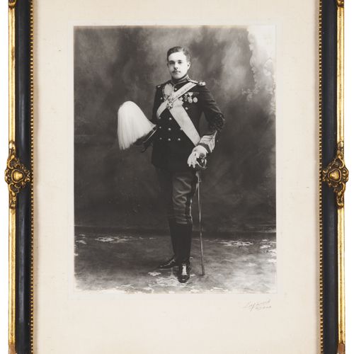 Joseph e Mauricius Lazarus (XIX-XX) 曼努埃尔二世国王的肖像
纸和纸板上的照片

署名 "拉撒路"

30x22 cm