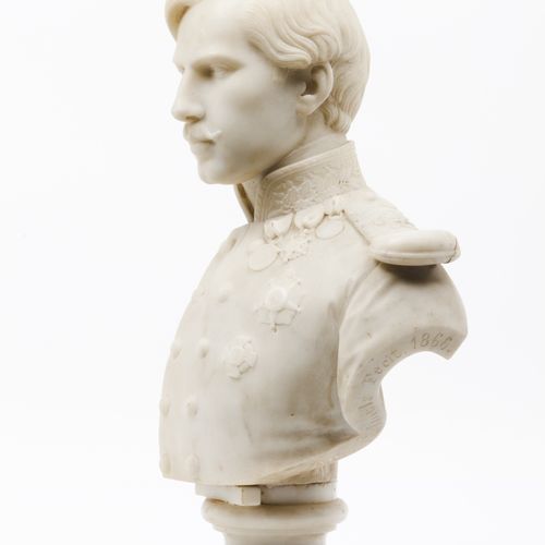 Anatole Calmels (1822-1906) 佩德罗五世国王
白色大理石雕塑

有签名和日期的1866年

(肩章的轻微修复)

高度：40.5厘米