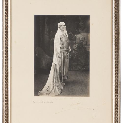 André TAPONIER (1869-1930) 葡萄牙王后阿梅利亚的照片
纸和纸板上的照片

献给 "À ma bien chère fille Amel&hellip;