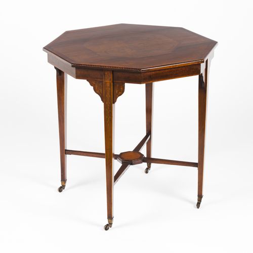 Null An octagonal Edwardian table
Solid and veneered mahogany and other timbers &hellip;