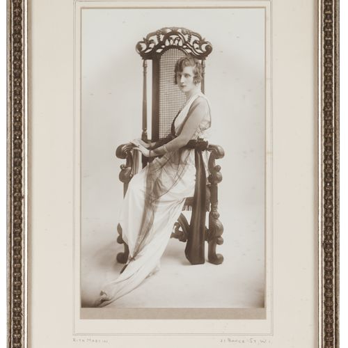 Rita Martin (1875-1958) 霍亨索伦-西格马林根的奥古斯塔-维托利亚
一张纸和纸板的照片

描绘了葡萄牙国王曼努埃尔二世的妻子奥古斯塔-维多&hellip;