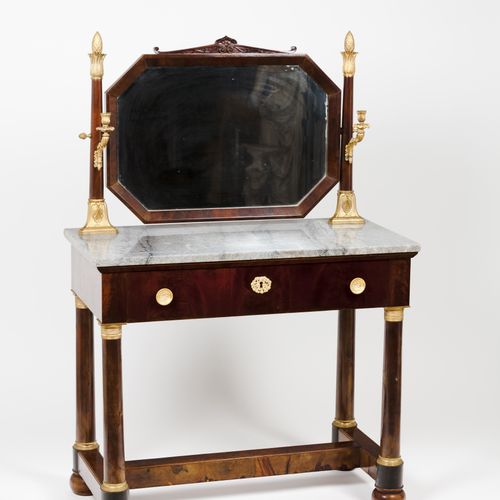 Null An Empire dressing table


Solid and veneered mahogany 

Gilt bonze mounts
&hellip;