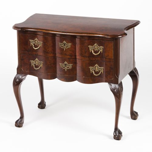 Null A small George II style chest of drawers
Mahogany and burr walnut veneer

T&hellip;