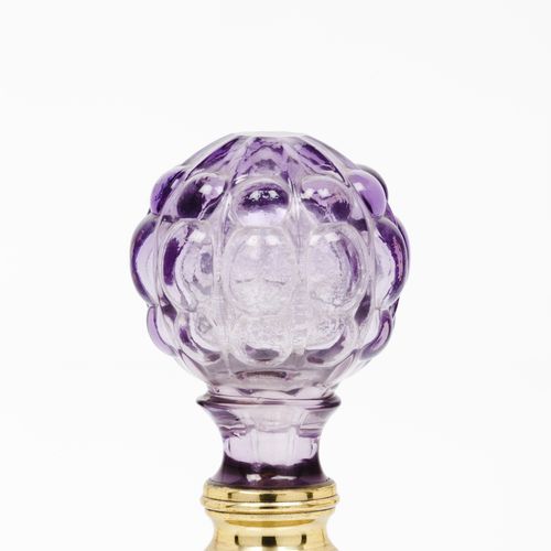 Null A staircase finial
Lilac cut glass

Yellow metal fitting

Possibly Baccarat&hellip;