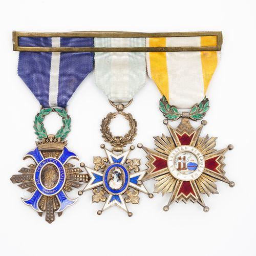 Null 一组徽章和缩影
军功勋章的红色徽章；民功勋章；西班牙卡洛斯三世勋章；西班牙1936-1939年战役勋章；西班牙 "Al Mérito em Campa&hellip;
