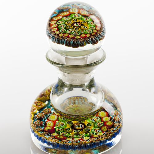 Null Une bouteille et un bouchon
Pâte de verre

Décor intérieur "millefiori

Fra&hellip;