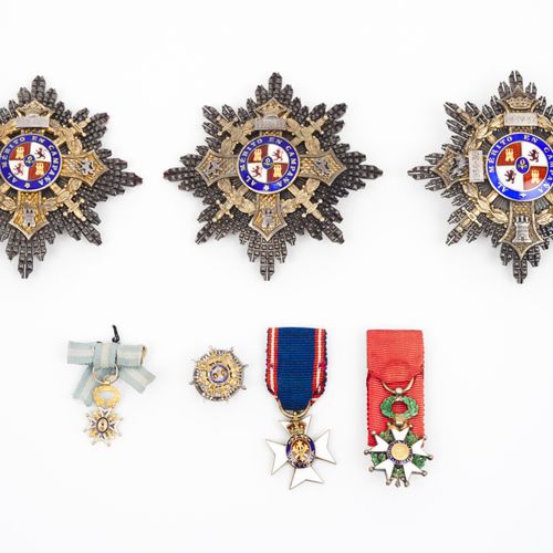 Null Un groupe d'insignes et de miniatures
Médaille de l'Ordre du mérite militai&hellip;