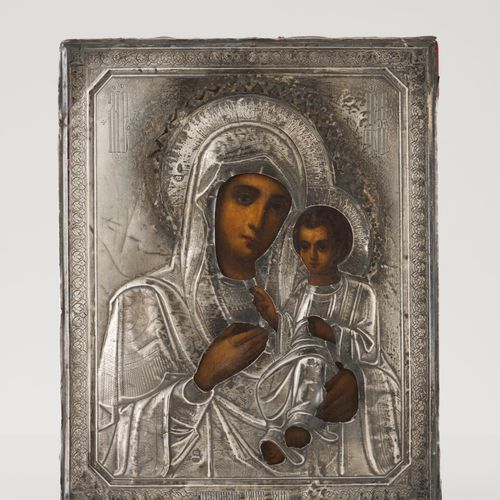 Null 俄罗斯圣像
《圣母与儿童

板上油彩

玑镂装饰的银质oklad

俄罗斯化验标记84 zolotniks，19/20世纪

(有磨损和修复的痕迹)
&hellip;