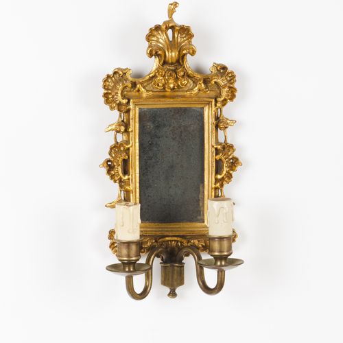 Null 一对小型D.José镜面壁灯
雕刻和镀金的木头，每个有八个分支

葡萄牙，18世纪

30x14厘米