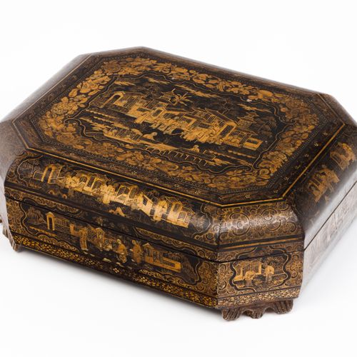 Null 一个游戏盒
漆木

黑底鎏金的 "中国风 "装饰

珍珠母游戏计数器

光绪年间(1875-1908)

(有轻微缺陷)
12,5x37x31厘米
