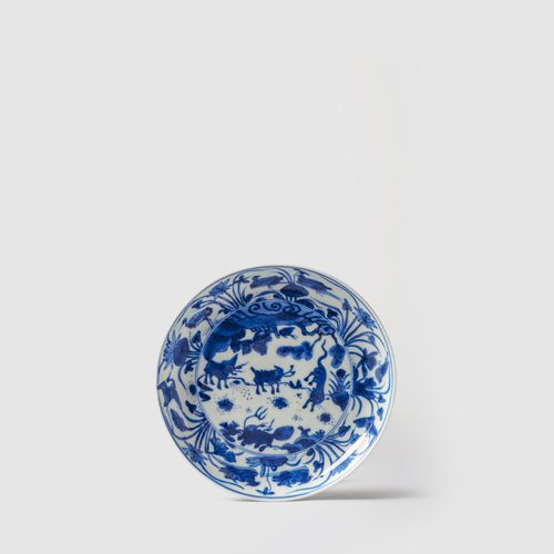 A very rare blue and white 'Mythical Beasts' dish 万历款及时期青花"神兽"盘 Marque et périod&hellip;