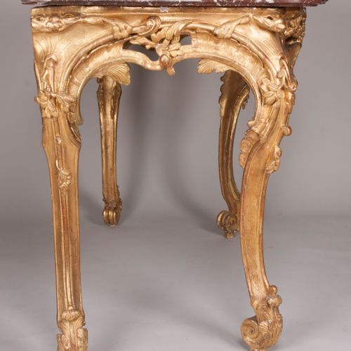 Null Console quatre pieds en bois doré d'époque Régence. Marbre rouge-royal.

Sa&hellip;