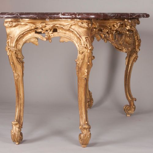 Null Console quatre pieds en bois doré d'époque Régence. Marbre rouge-royal.

Sa&hellip;