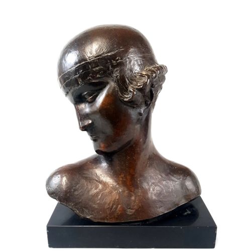 Lucien Lafaye (1896-1975) Buste de femme 
Épreuve en bronze à patine brune 
Sign&hellip;