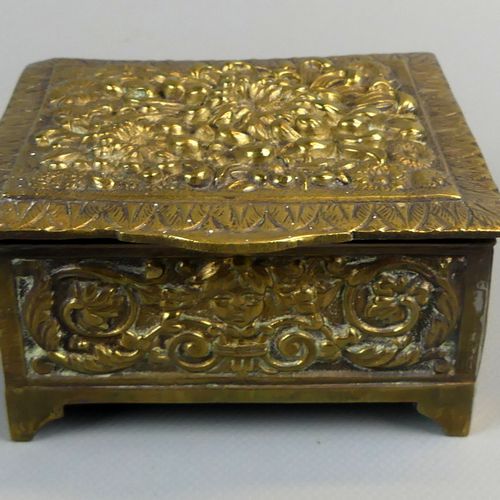 Null Silver jewelry with jewelry box, iron, elaborately worked, plastic floral m&hellip;