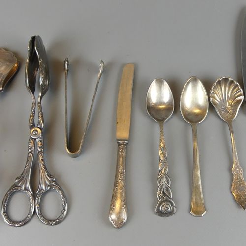 Null Convolute silver plated cutlery, knives, spoons, petit four lifters, etc.