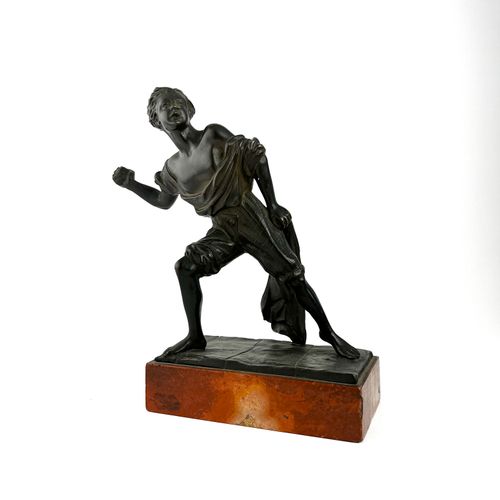 Escultura francvesa en bronce 法国深色古铜色雕塑。"革命者"。18 x 18 x 6.5厘米。呈现在大理石底座上。总高度为22厘米