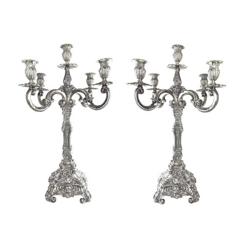 Par de candelabros portugueses en plata Paire de chandeliers portugais, à cinq l&hellip;