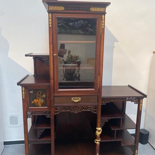 Gabriel Viardot Vitrine japonisante, Art Nouveau

Bois & marqueterie
Bronze doré&hellip;