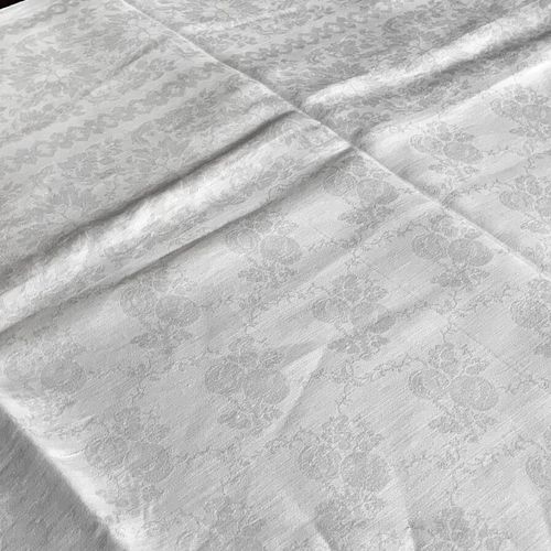 Nappes et serviettes de table, 2nde moitié du XIXe siècle. 
Une nappe de banquet&hellip;