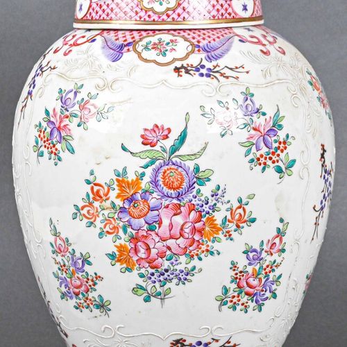 Null SAMSON

Pot couvert en porcelaine dans le goût de la Chine

H. 28 cm 

Sign&hellip;