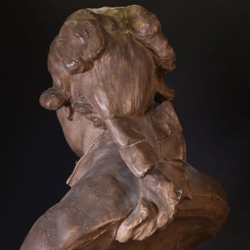 Null Buste en plâtre patiné d'un gentillhomme du XVIIIe siècle

XXe siècle

H. 7&hellip;