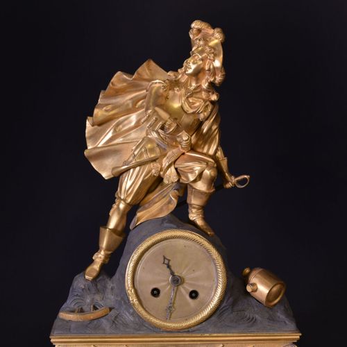 Null Pendule en bronze doré partiellement patiné à sujet de Duquesne (?) tenant &hellip;