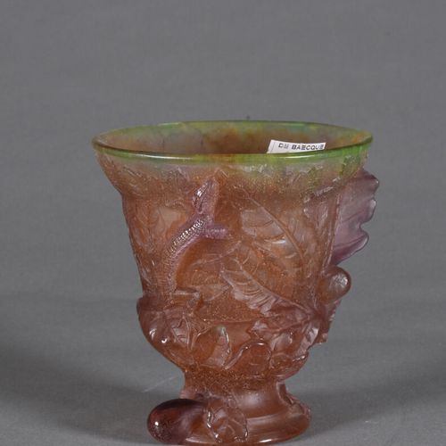 Null DAUM France

Vase en pâte de verre à décor d'un lézard et feuilles 

Signé
&hellip;
