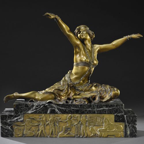 Null 克莱尔-科利内(Claire COLINET) (1880 - 1950)
"Theban舞者"。青铜材质的证明，带有阴影的金色铜锈。底座是绿色大理石&hellip;