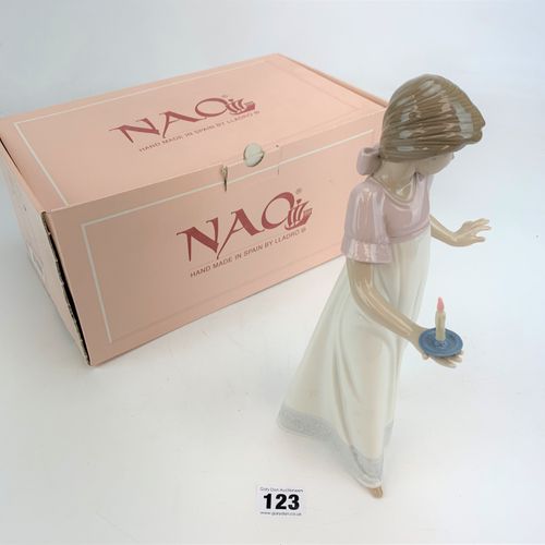 Null Nao-Figur 'Nina con Palmatoria' Nr. 01155 im Karton