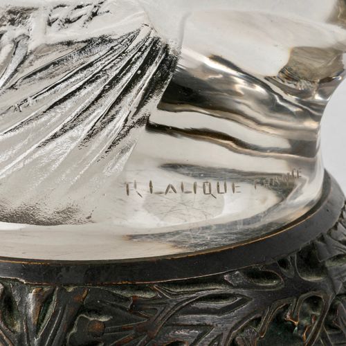 René Lalique Sculpture Motif Décoratif "Gros Poisson" en verre blanc de René Lal&hellip;