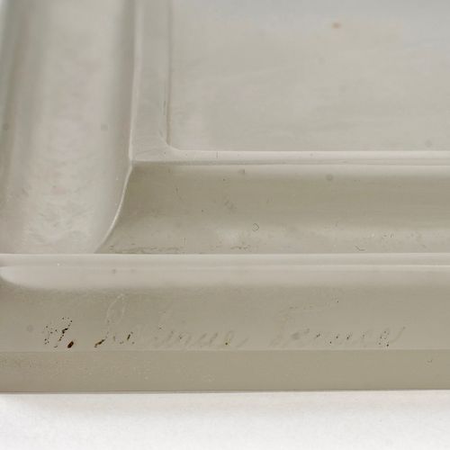 René Lalique Encrier "Biches" en verre blanc patiné sépia de René Lalique créé e&hellip;
