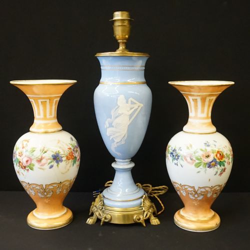 Coppia di vasi e lume da tavolo Paire de vases et lampe de table, 20e siècle _x0&hellip;
