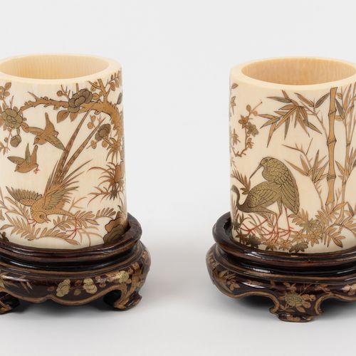 Japon, période Meiji (1867 1912) Paire de vases rouleau en ivoire à décor en laq&hellip;