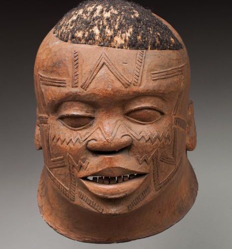 Masque heaume Makonde, Tanzanie, XX ème siècle
présentant un visage d'un grand r&hellip;