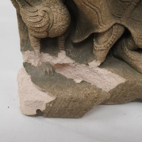 Null INDE. Stèle en grès figurant Apsara. Fin XIXe - Début XXe. Hauteur : 28 cm.&hellip;