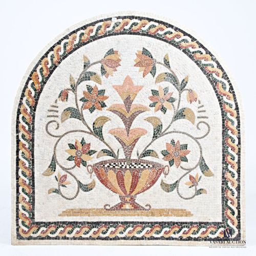 Null Important panneau décoratif de forme ogivale composé de tesselles contrecol&hellip;