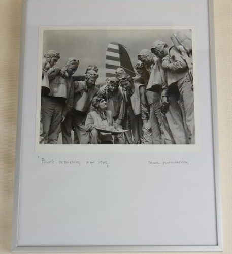 Null " PILOT'S DEBRIEFING MAY 1942 " 
Photographie d'époque encadrée sous verre &hellip;