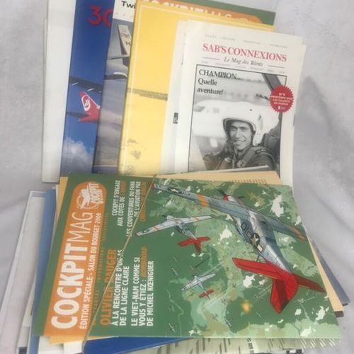 Null Lot de divers documents aéronautiques dont catalogues d'aviation, magazines&hellip;
