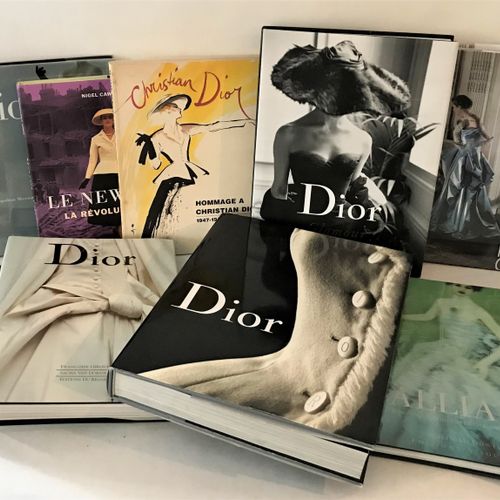 Ensemble de 9 ouvrages sur DIOR principalement 
Christian Dior exposition the Me&hellip;