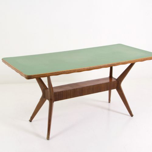 Mesa de madera tablero de y remates de Fabricación italiana. 1950s. 79x173x80 cm aprox.