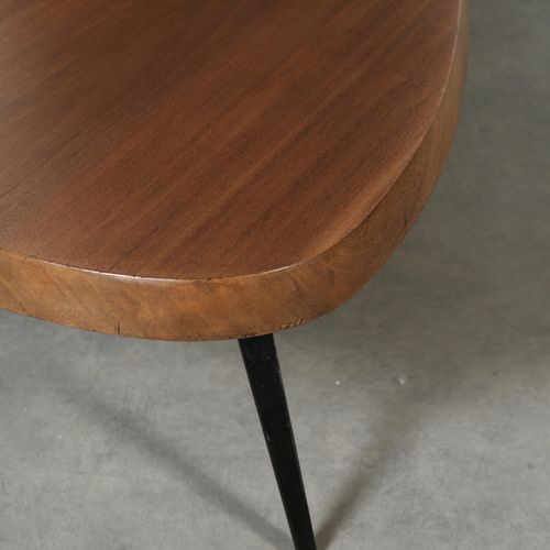 CHARLOTTE PERRIAND (D'APRES) Table basse de forme libre 
Métal laqué noir et sip&hellip;