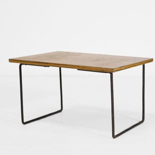 Pierre GUARICHE (1926 1995) Table basse rectangulaire 
Métal laqué noir et formi&hellip;