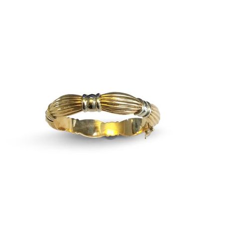Null Bracelet ouvrant en or jaune 18K (750) formé de motifs godronnés cintrés pa&hellip;