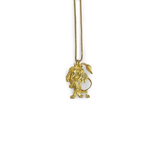 Null Pendentif en or jaune sauvage 18K (750) figurant un lionceau, coulissant su&hellip;