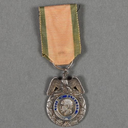 France. Military Medal 1°Type, with narrow ribbon, splinters.