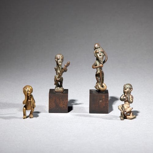 Quatre poids Akan 
Côte d’Ivoire/Ghana 
Bronze 
H. 4,1 à 6 cm 
 
Ensemble de qua&hellip;