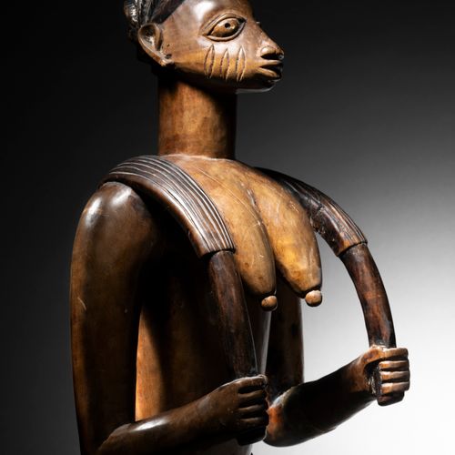 Null 约鲁巴女性形象
尼日利亚
木头和珠子
H.52 厘米

约鲁巴女性雕像，尼日利亚
H.20 ½ 英寸

美丽而威严的约鲁巴雕像，形态优美，站立着，手里&hellip;