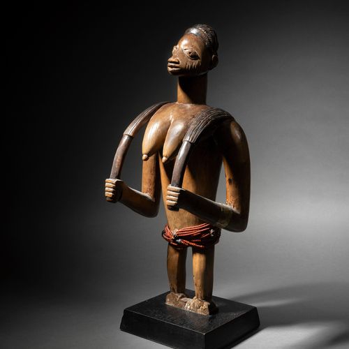 Null Figura femminile yoruba
Nigeria
Legno e perline
H. 52 cm

Figura femminile &hellip;